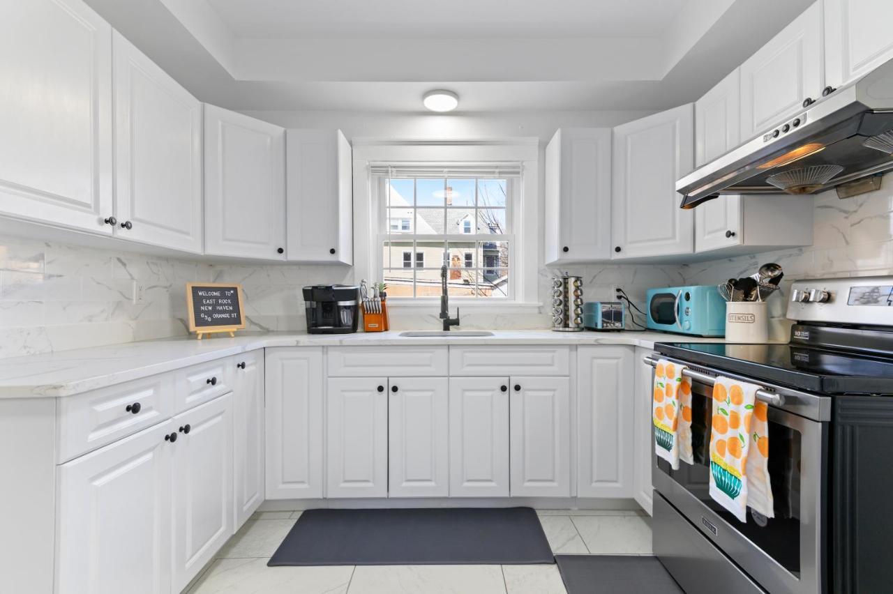 Casa Soleada In East Rock Near Dt And Yale Som With Free Parking And King Bed Apartamento New Haven Exterior foto