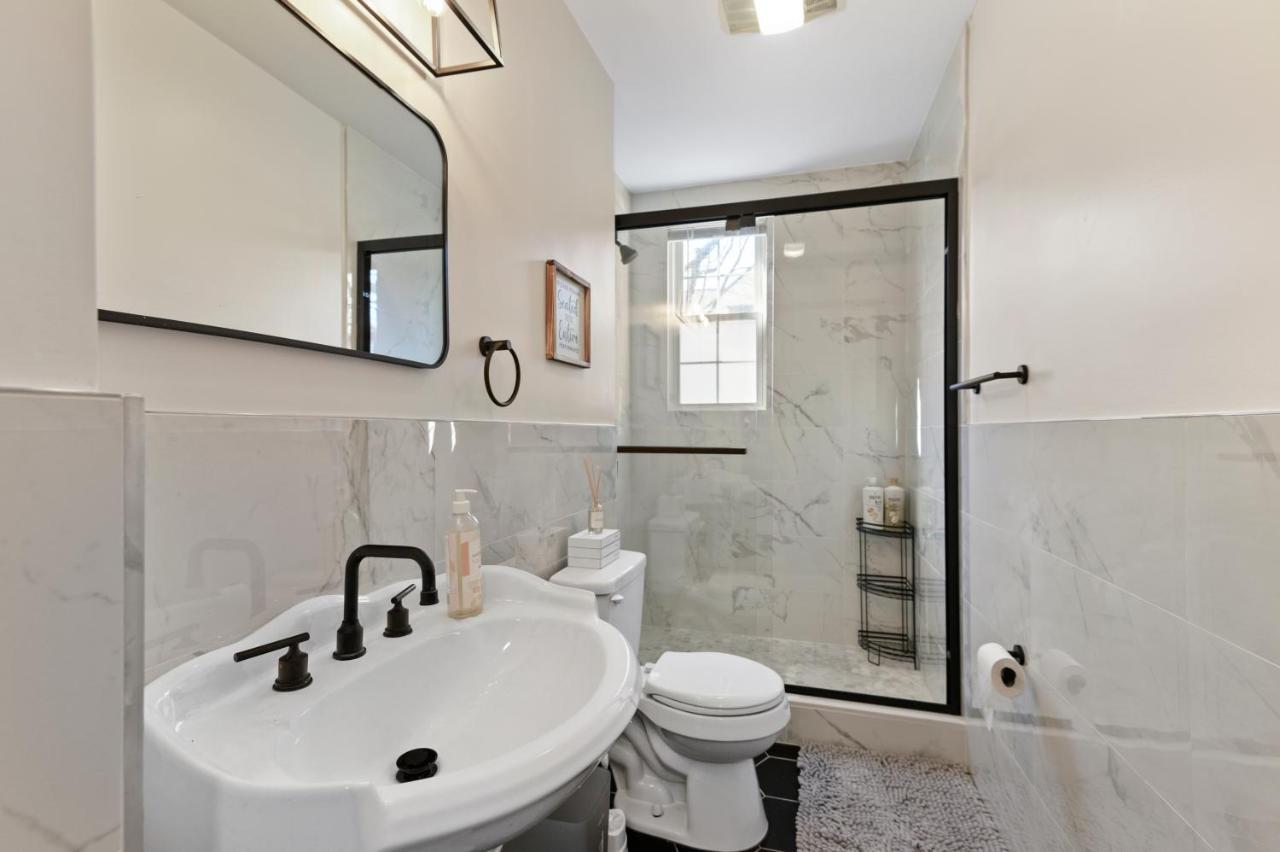 Casa Soleada In East Rock Near Dt And Yale Som With Free Parking And King Bed Apartamento New Haven Exterior foto